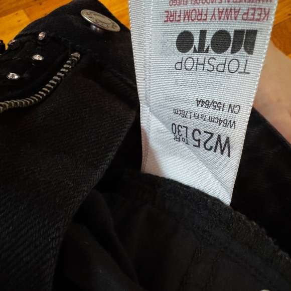 Stylish Black Studded Pants - Picture 5 of 5